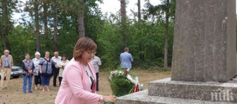 Корнелия Нинова поднесе цветя пред 6-те ястребинчета