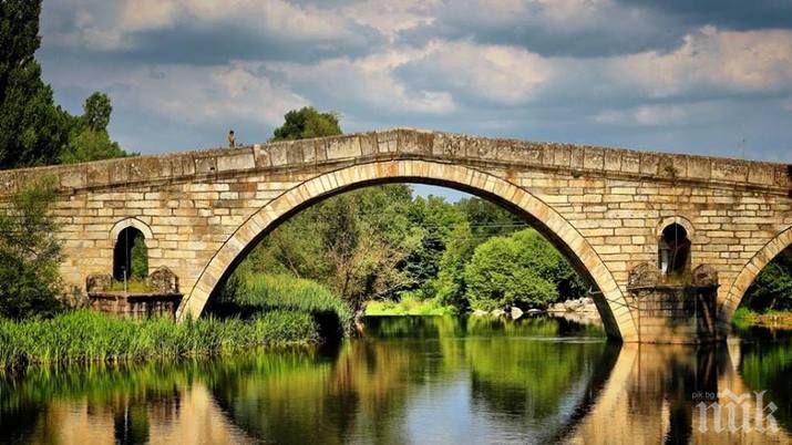 Реставрират шествековния Кадин мост 