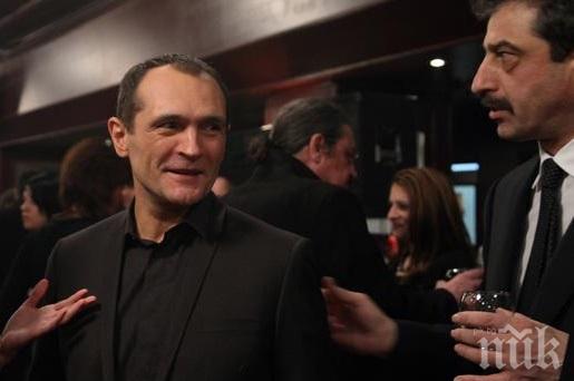 ИЗВЪНРЕДНО: Разтоварват конфискуваните антики на Васил Божков в Музея на социалистическото изкуство, НИМ не побра съкровищата  (СНИМКИ)
