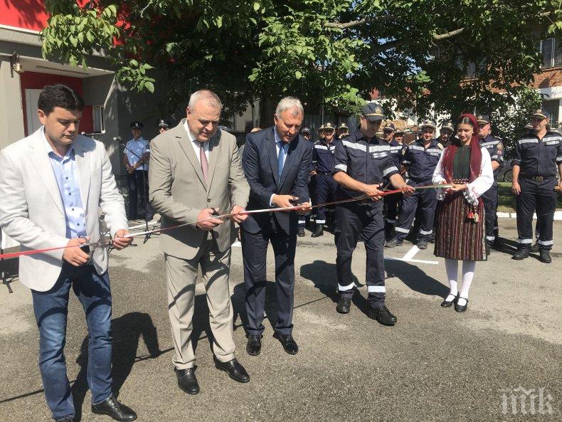 На официална церемония откриха обновеното районно в Разлог (СНИМКИ)