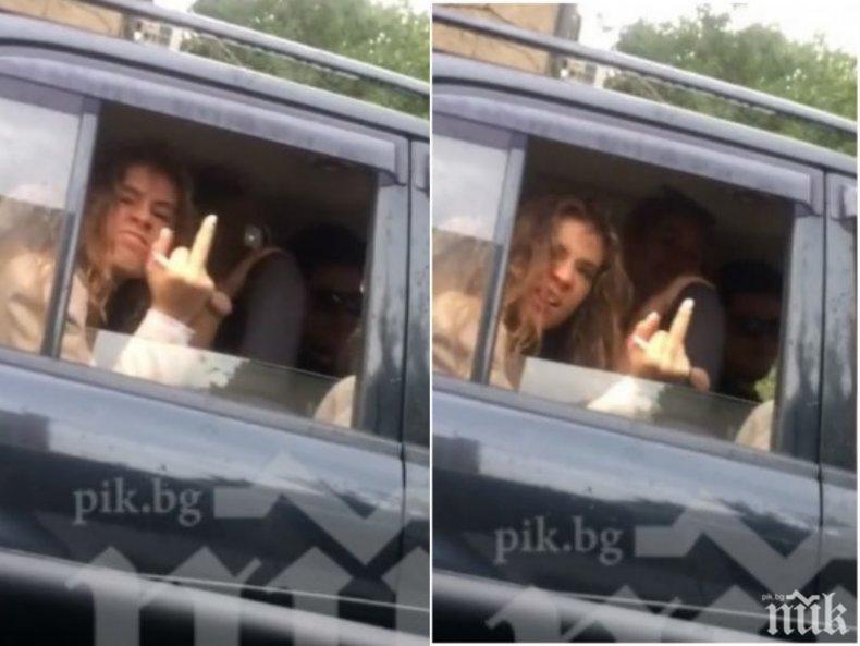 САМО В ПИК И РЕТРО: Дъщерята на Радев влиза в НАТФИЗ
 