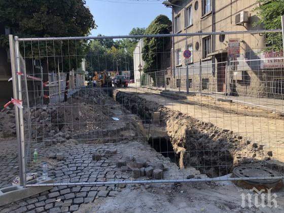 Античен градеж изникна при разкопаване на улица в Пловдив