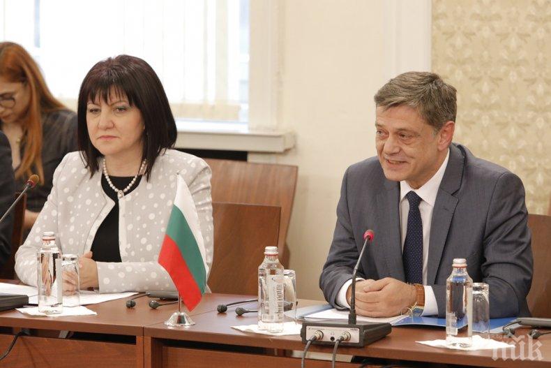 Караянчева и ген. Константин Попов се покланят на историческия връх Каймакчалан