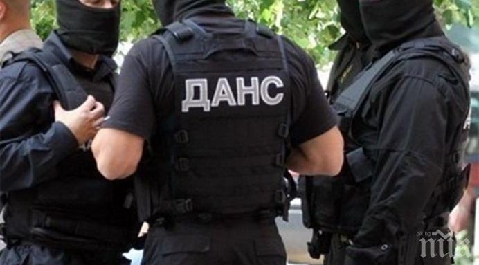 Удар на столични антимафиоти и ДАНС! Арестуваха собственика на хотел Верджилио в Сандански за крупни данъчни престъпления Удар на столични антимафиоти и ДАНС! Арестуваха собственика на хотел Верджилио в Сандански за крупни данъчни престъпления