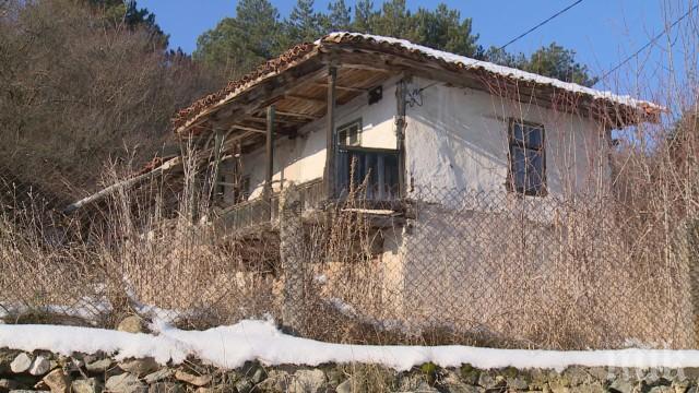 Жители на местност край Варна без достъп до домовете си - някой си присвоил пътя