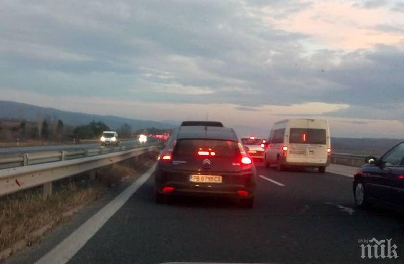 Истински ад за шофьорите в последния почивен ден – ето къде тапите са най-големи