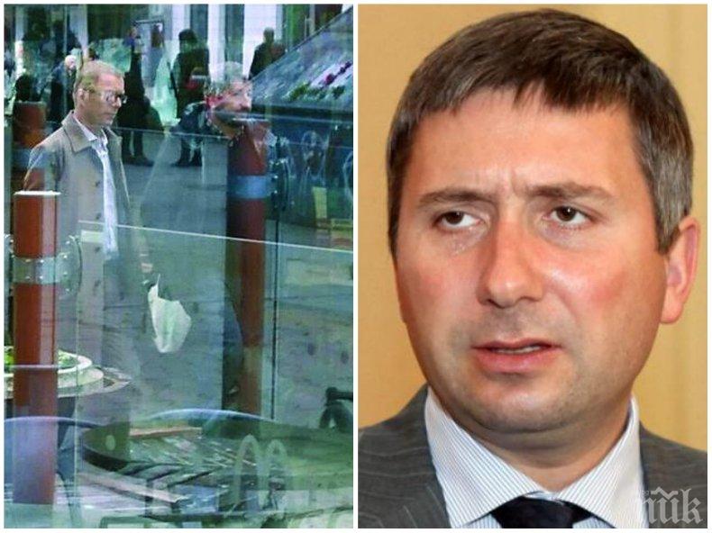 Верен кадър на Прокопиев пише доклада на ЕК за България