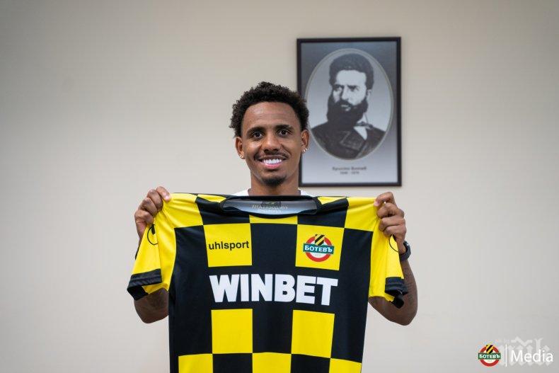 Ботев (Пд) се раздели с ново попълнение, имал договор с друг клуб