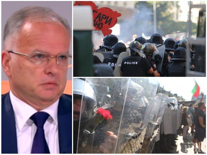 Боян Чуков гневен: След 30-ина години преход към демокрация се върнахме в началната точка - българите са насъскани едни срещу други и се обричат на абсолютна мизерия