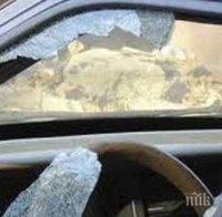 Малолетни вандали вършеят из столицата и трошат коли наред