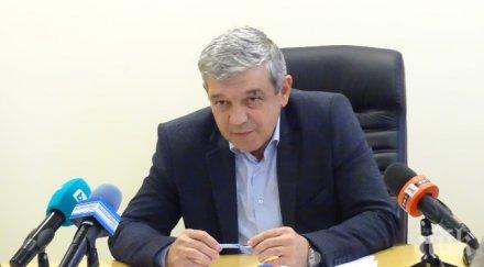 конституционният съд заседава септември казуса румен томов