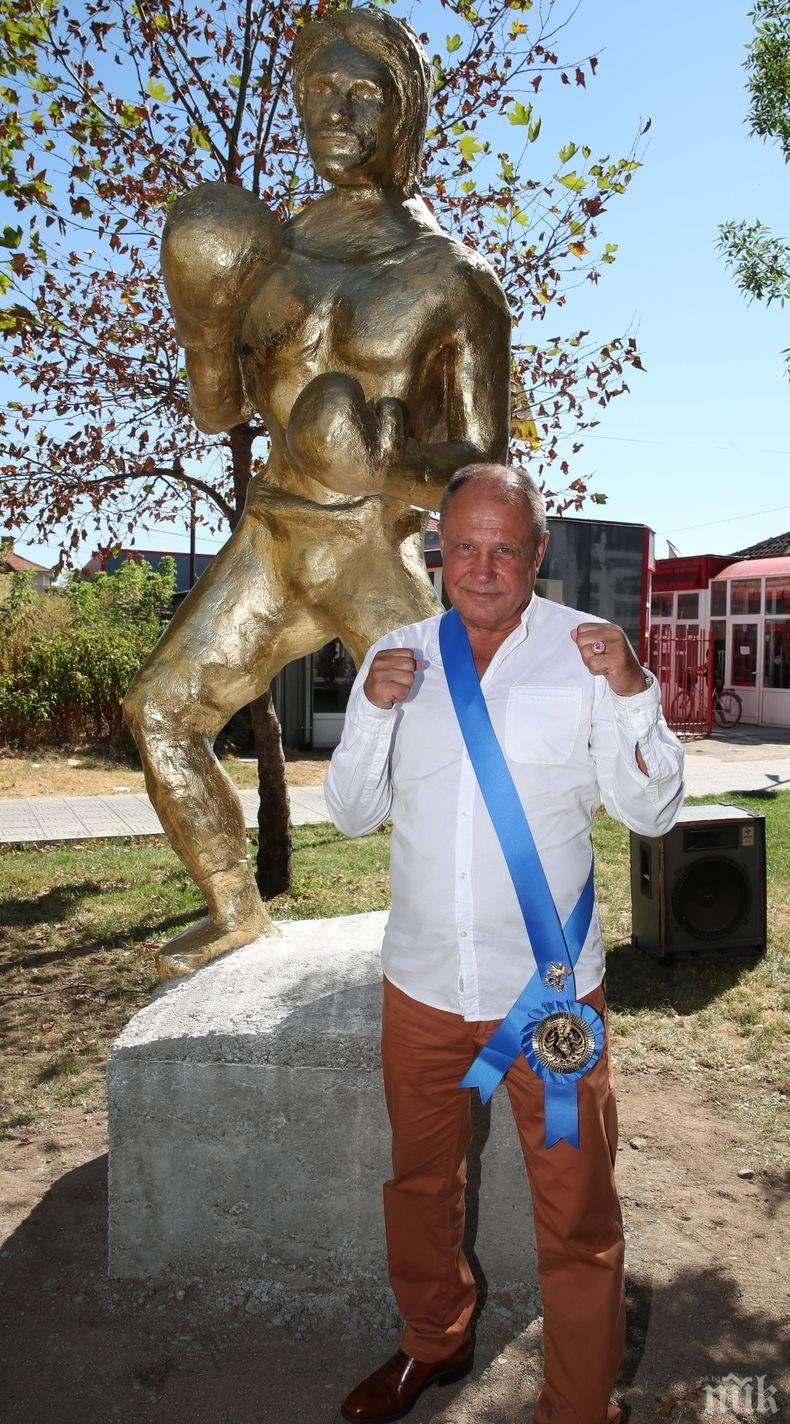 Боксовата легенда Петър Лесов беше удостоен с „Венец на победителя“ (СНИМКИ)