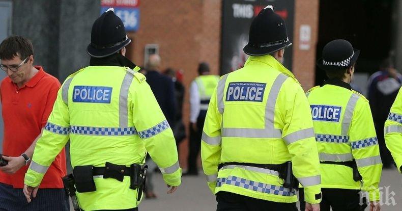 Във Великобритания двама души бяха арестувани след сблъсъци на полицията