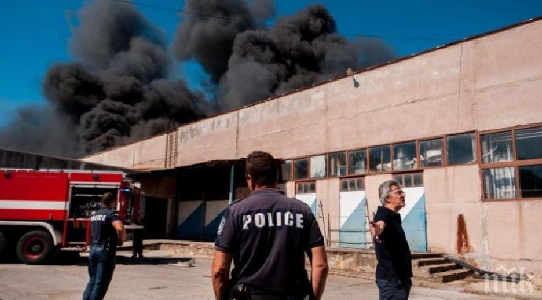 Овладян е пожарът, който избухна в мебелна фирма в Ямбол