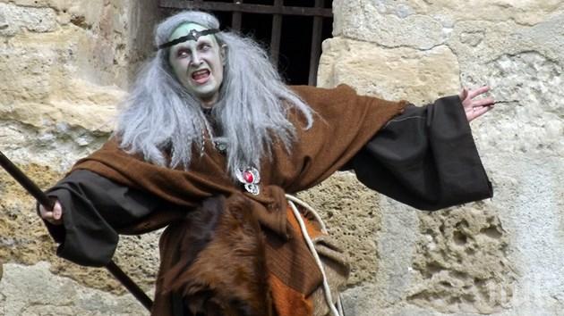 Зловеща вещица тормози радомирци, отец Гелеменов ще я гони с молитва