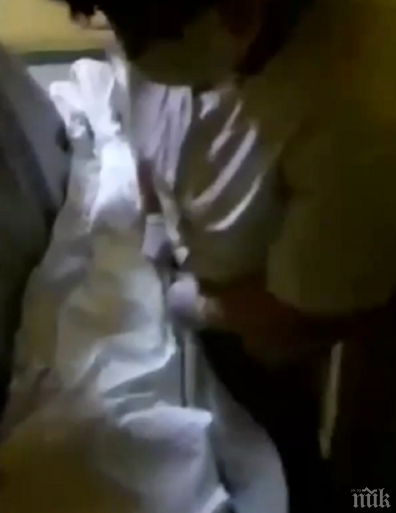 АБСУРД В ЯМБОЛ: Санитари разнасят пациенти в мушами