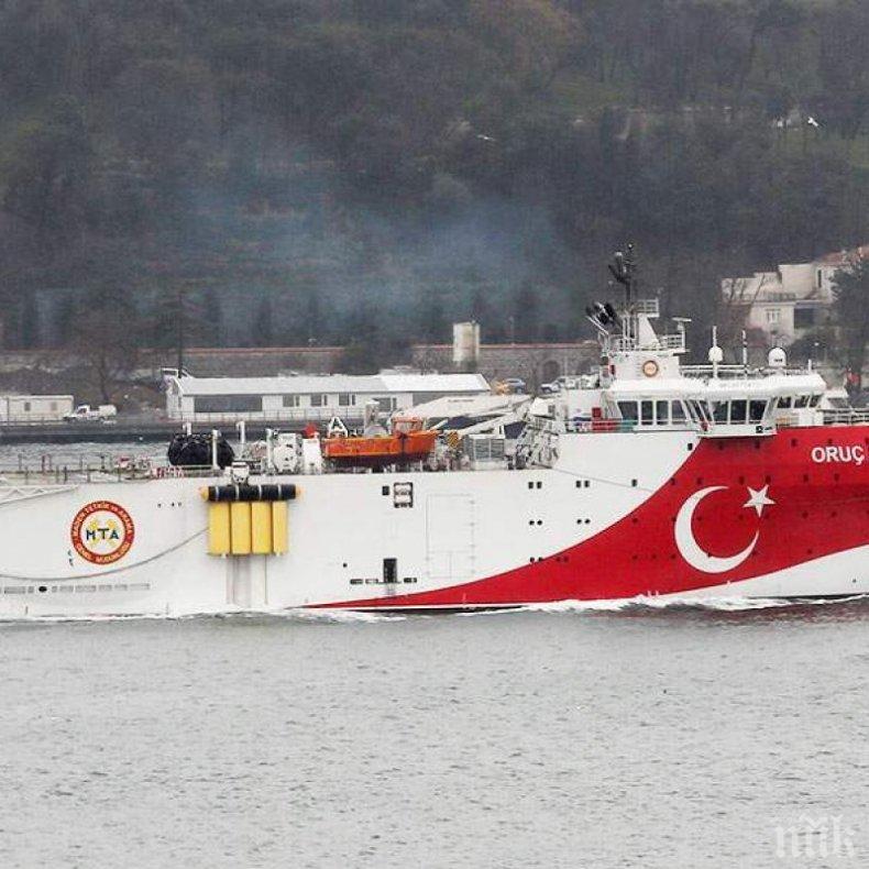 “Оруч Рейс“ напусна спорните води край остров Кастелоризо