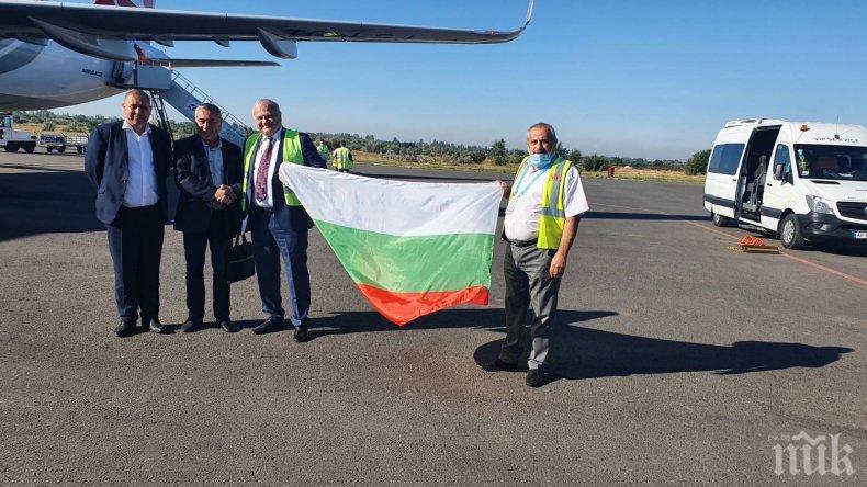 Българите в Украйна посрещнаха Валери Симеонов с националния трибагреник и орела на Кан Аспарух