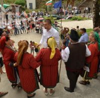 Евробабите пеят: Какво е сутрин хубаво, хубаво, Бареков да се появи по Тв7