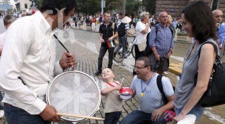 двеста човека блокираха независимост започна дансwithme
