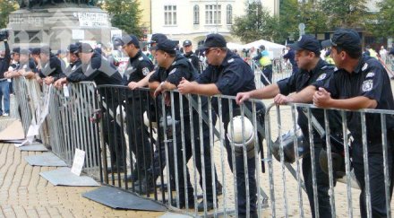 мобилизират полицията първия работен ден парламента