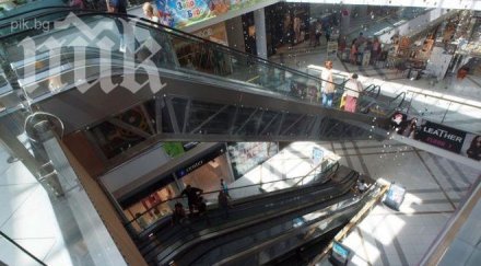 лекарите будят детето паднало ескалатора варна имало риск