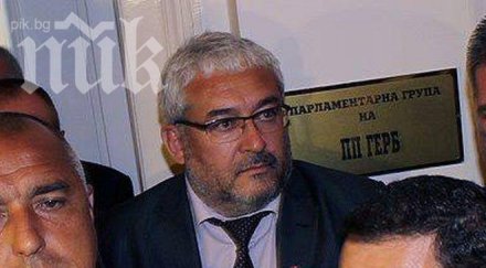 дясната ръка яне политици лижеха царския жезъл сакскобургготски