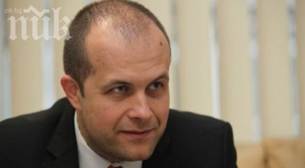 шефът агенцията инвестиции подаде оставка фейсбук