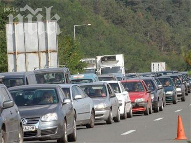 Километрични колони се образуваха на автомагистрала Тракия