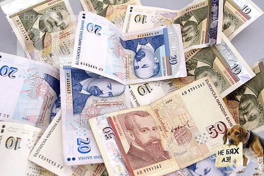 Двама пенсионери продали нелегално 300 апартамента