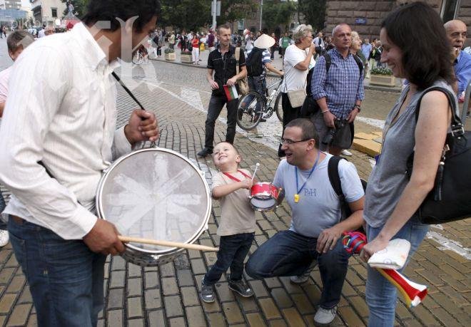 Двеста човека блокираха пл. „Независимост“, започна 76-ят ДАНСwithme