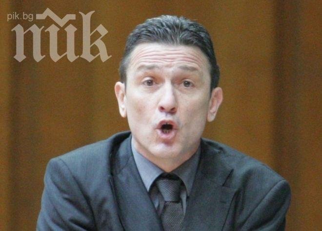 Легендарният Георги Младенов бяга от България