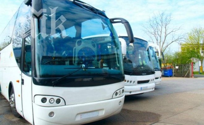 Превозвачите от Благоевград продължават да протестират шумно