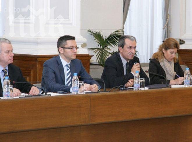 Орешарски свиква Съвета по сигурността заради Сирия