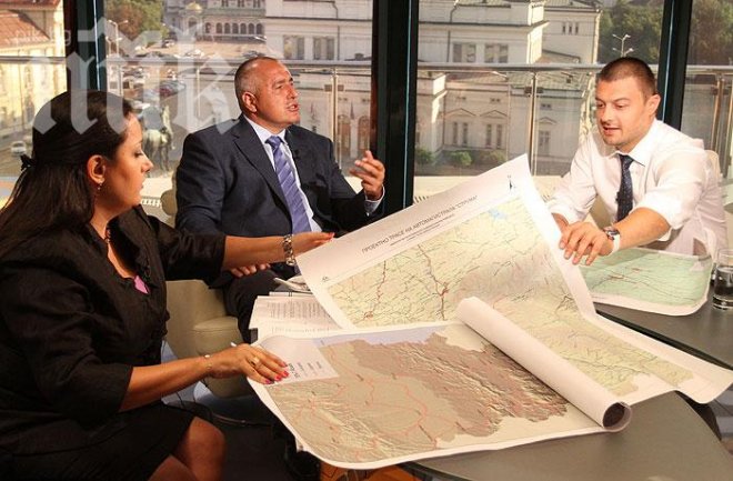 Бареков: Борисов не си пише сам словата във Фейсбук, защото е неграмотен!