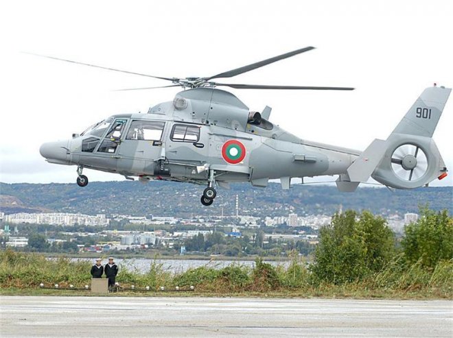 Непобедимите летят с български военен хеликоптер