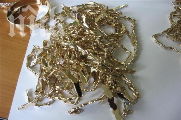 Митничари задържаха над 2 кг златни бижута на Капитан Андреево