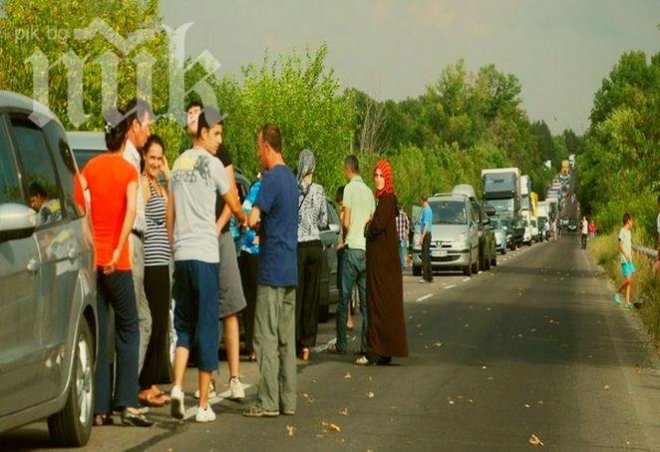 Тежка катастрофа на Е-80 до Клокотница рани шестима (Снимки)