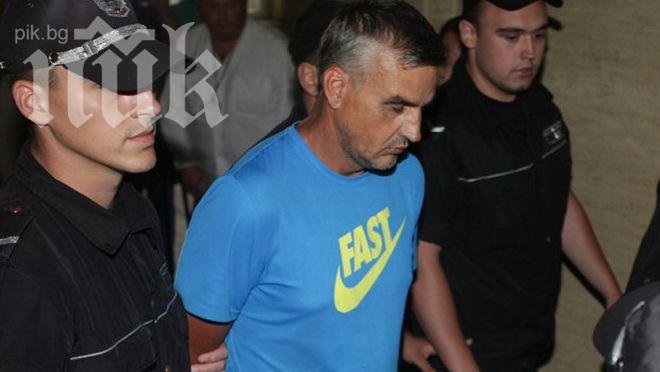 Решават дали да оставят в ареста тираджията, смазал двама при гара Яна