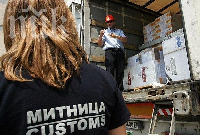 Официално: Митничар номер 2 е с отрязан достъп до държавните тайни!