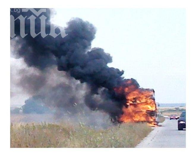 ТИР се подпали  в движение