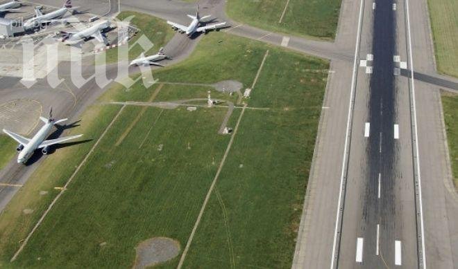 Пътнически самолет се приземи аварийно в САЩ заради дим в пилотската кабина