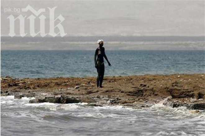 Продавач на царевица сваля мадами в Созопол (Видео)