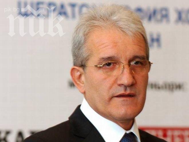 Депутат от ДПС се разхожда със 102 000 лв. в брой, губи ги край Севлиево