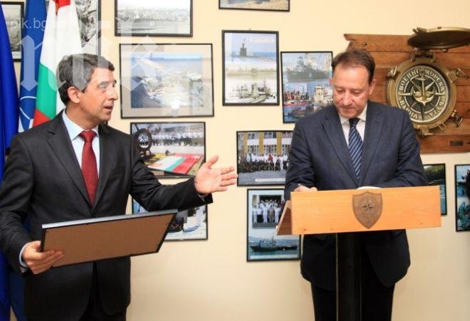 Президентът и военният министър отиват на учение в Шабла