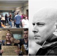 Виктор Димчев за акцията на Манолова в парламента: Законите не са цирк, децата не са реквизит