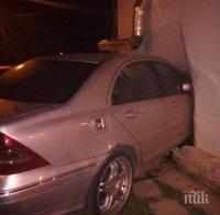 Шофьор без книжка се вряза в заведение във Варна
