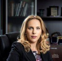Вицепремиерът Марияна Николова посреща рожден ден на работа