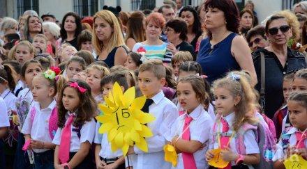 717 000 учениците българия 000 първолаците