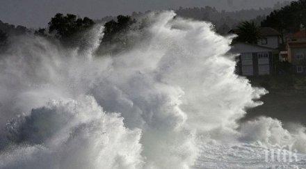 извънредно положение гърция мощен циклон удря страната часове снимки